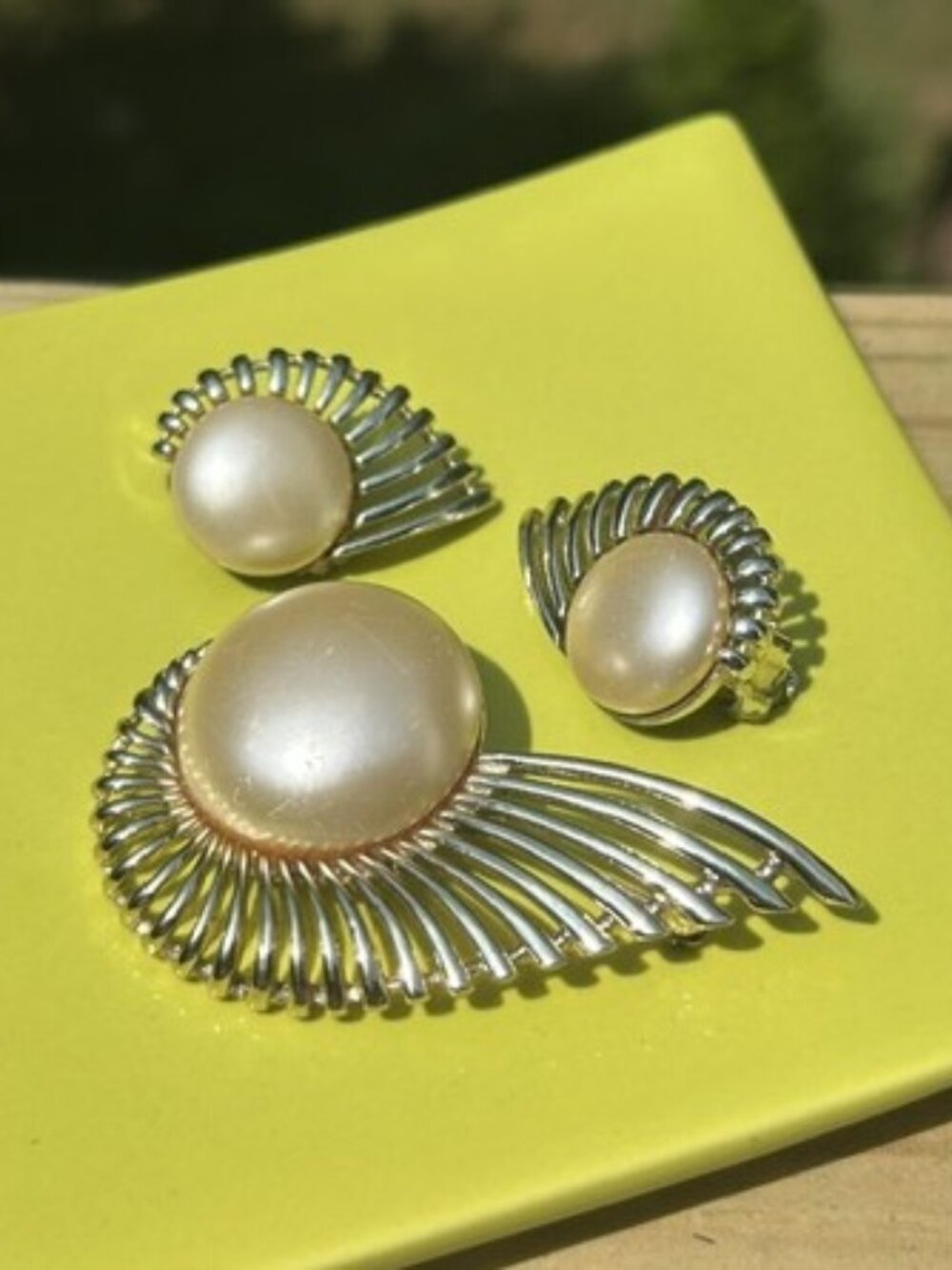 SARAH COVENTRY (SAC) “Pearl Flight” Brooch Earrings SET